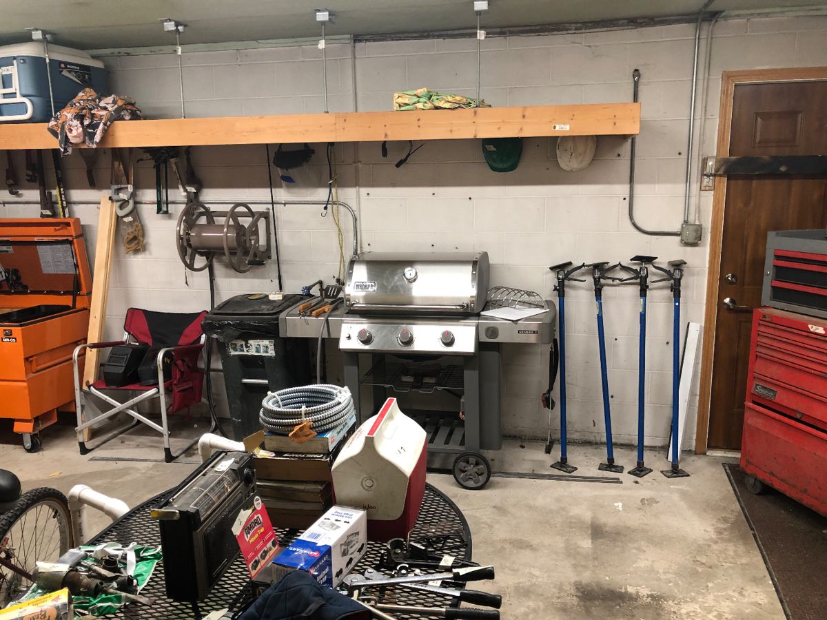 Estate sale with wood woodworking tools. starts on 1/18/2024