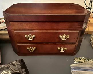 Dresser top jewelry box - wooden and in great condition