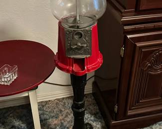 Vintage cast iron Bubblegum machine - works!!