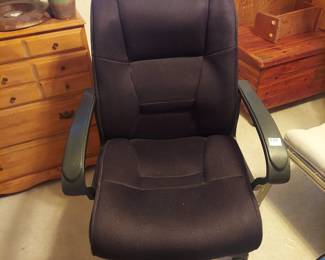 Black desk upholstered chair.
