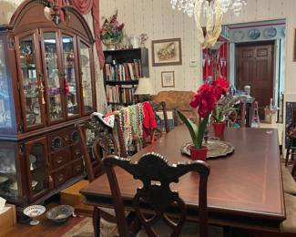 Beautiful inlaid Dining Room Table with 6 Chairs, lighted Display China Cabinet by Kathy Ireland 