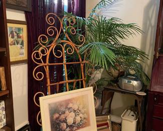 Wicker Easel, artificial Plant