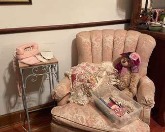 Tufted Arm Chair, pink phone