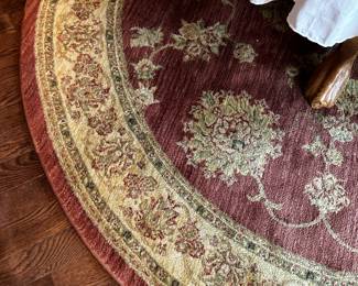 8' round rug.