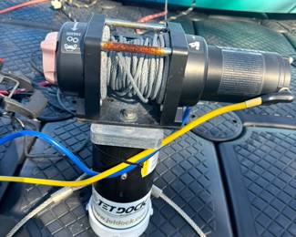 electric winch with 30 ft cable and solar powered power source