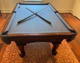 Pool table, excellent and slate top