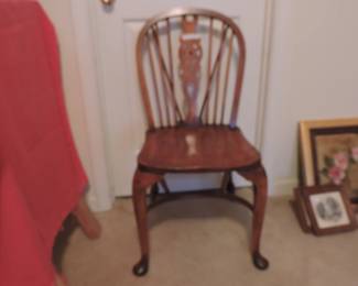 English wheel back Windsor chair