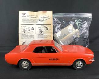 BIHY209 1966 WenMac Ford Mustang GT Plastic body with a Steel chassie with rubber tires. Comes with the AMF Wen-Mac .049 engine which comes with original manual. Has the gas power engine in it or you can swap it out for the battery version.
