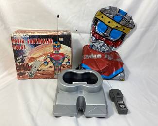 BIHY116 Vintage Radio Shack RadioControlled Robot This is a never used, vintage 1980s&nbsp;RadioShack brand&nbsp;radio-controlled robot in excellent condition, complete in it's original packaging with the manual and purchase receipt from RadioShack.
