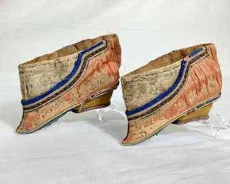 BIHY102 Antique Chinese Lotus Shoes Pair of antique Chinese lotus shoes. These&nbsp;handmade shoes are only 4 inches long and were intended for an adult female with bound feet.&nbsp;
