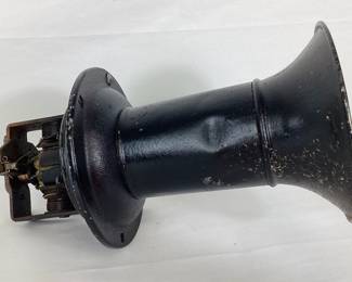 BIHY700 Model A Ford Car Horn Ford Model A car horn from between 1928 to 1931. Although the horn is missing a cap for the internals, this is a part that can be replaced online for about $15.
