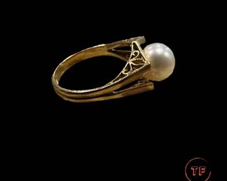 18K GOLD Ring with Cultured Pearl