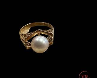 18K GOLD Ring with Cultured Pearl
