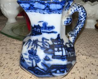Ashworth BroHanley England Flo Blue pitcher PAIR
