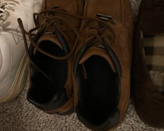 Men’s size 15 tan suede Rockport shoes. 