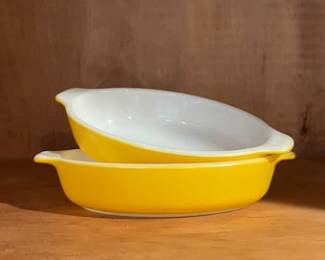 Vintage Pyrex "Pixie" #700 10 Oz Yellow Au Gratin Casserole dish. Excellent condition.