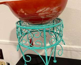 Set of three vintage Pyrex nesting bowls Autumn Harvest Wheat Rustic Red. 