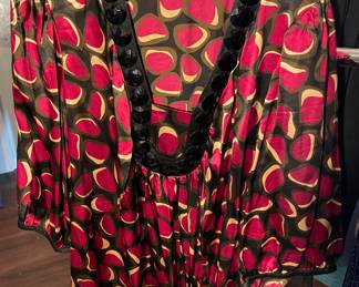 Many gorgeous women’s plus plus sized garments, many new with tags. 