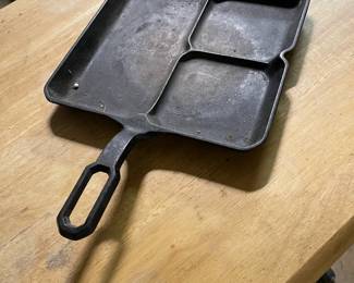 RARE FIND! Vintage 1930's Griswold Colonial Breakfast Skillet. Excellent condition.