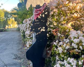 HOWDY COWBOY! PLEASE PARK ACROSS FROM THE COWBOY - PLENTY OF PARKING UP THE STREET AND AROUND THE CORNER TOO! DO JOT PARK ON SIDE OF COWBOY - THANK U!