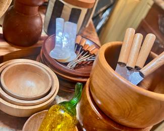 LOTS OF SWEET LITTLE WOOD BOWLS