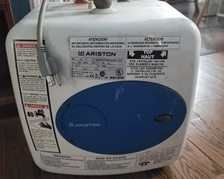 120v 4 gal undersink hot water heater $30