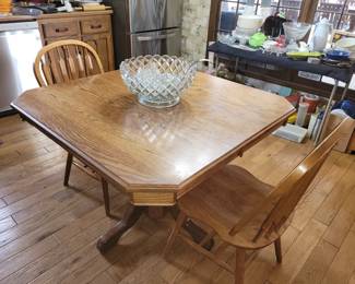 Kitchen pedestal table & 2 chairs