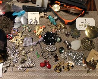 Jewelry, Broaches, Perfumes, Earrings, Rings