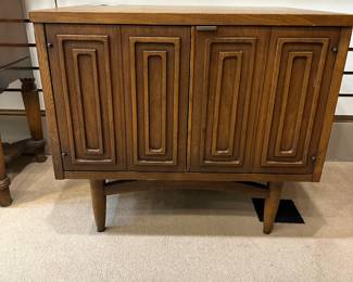 Love this vintage record cabinet!