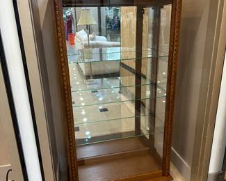 Curio - opens on the side!