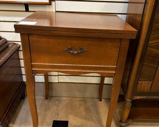 Sewing machine cabinet
