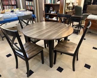 Table/4 chairs - great condition!