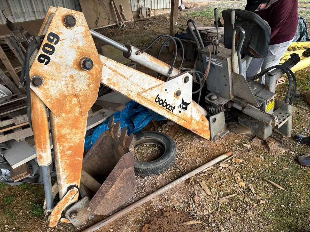 Purple Plum Barn Sale in Knoxville, TN starts on 1/27/2024