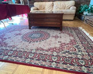 8' X 5 1/2' RUG