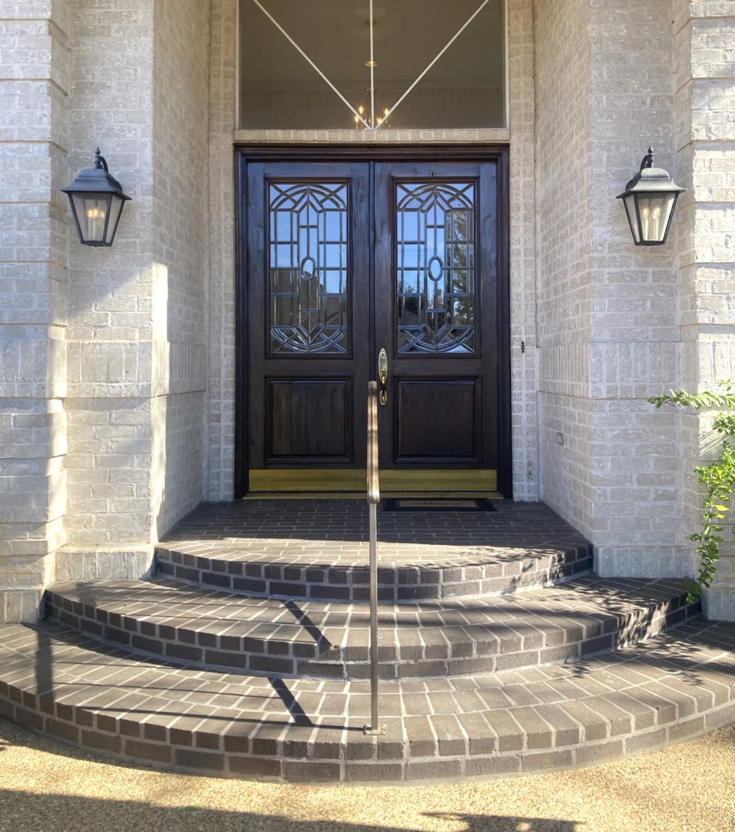 The 3660 square foot home (listed by Pamela Walters) at 6804 Hollytree Circle is for sale. Contents must go! 
 (Outside S. Loop 323 and off S. Broadway, turn west onto Grande. At the light, turn left onto Hollytree Dr. Across from the tennis courts, turn right onto Brandywine and left onto Hollytree Circle. There is construction on part of Hollytree Drive . . . south of the tennis courts.) We look forward to seeing you!