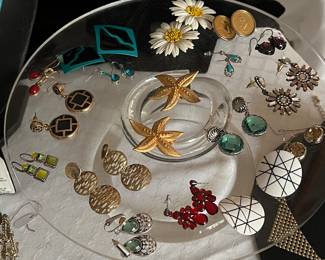 Earrings & Brooches