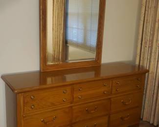 Thomasville Oak (sells with set)