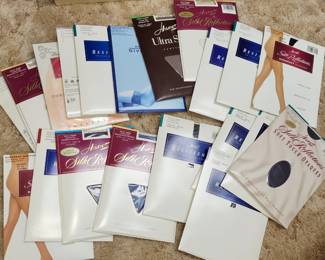 Hanes silk pantyhose (new)