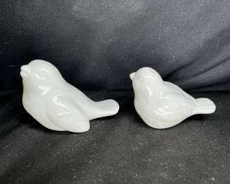 4 Porcelain Birds and 2 Porcelain Salt / Pepper