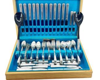 98pc Lunt Modern Classic Sterling Silver Flatware
