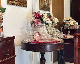 The small round Duncan Phyfe table measures 26d x 28h.