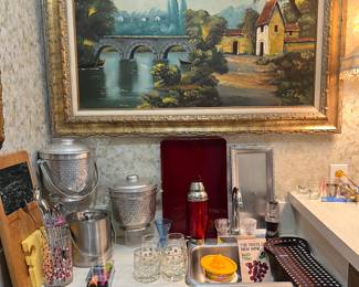 In the bar you will find an assortment of vintage and new bar accessories.