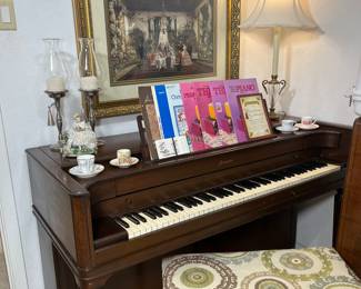 This is a Baldwin Acroscopic console piano. Baldwin started making these in 1936. They quit making them in 1980's. At that time, they were selling for $9,000 . Today the refurbished Acroscopic pianos are in stores for $3,200!!!! They are interested ours because it is in great condition!! We would like it to sell to you for a price you are going to LOVE. Come see it!!!