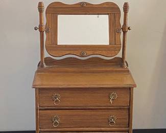 Vintage Jewelry Box w/Mirror