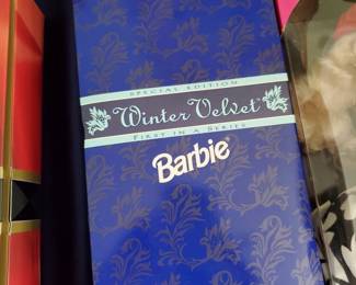 Avon Winter Velvet Barbie (D)