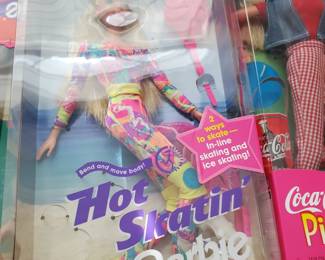 Hot Skatin' Barbie  (D)