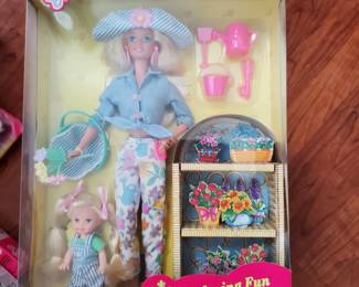 Gardening Fun Barbie and Kelly 1996 Rare (D)