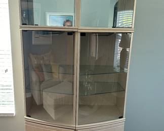 Corner cabinet
