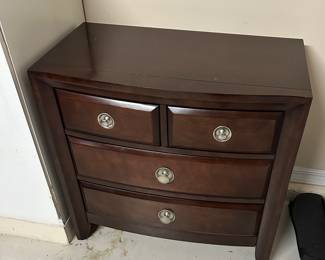 Only 1 end table