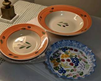 Set Of 3 Bowls And Pie Plate